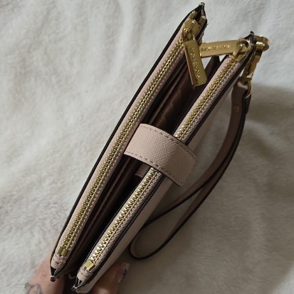 Michael Kors Women's Jet Set Travel Double Zip Wristlet/Powder Blush - Picture 6 of 10